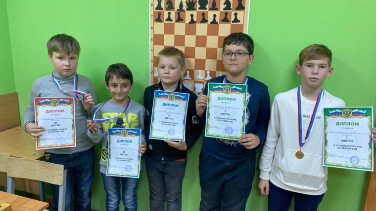 В филиале"Спортивно-досуговый центр "Радуга" состоялся осенний турнир по шахматам