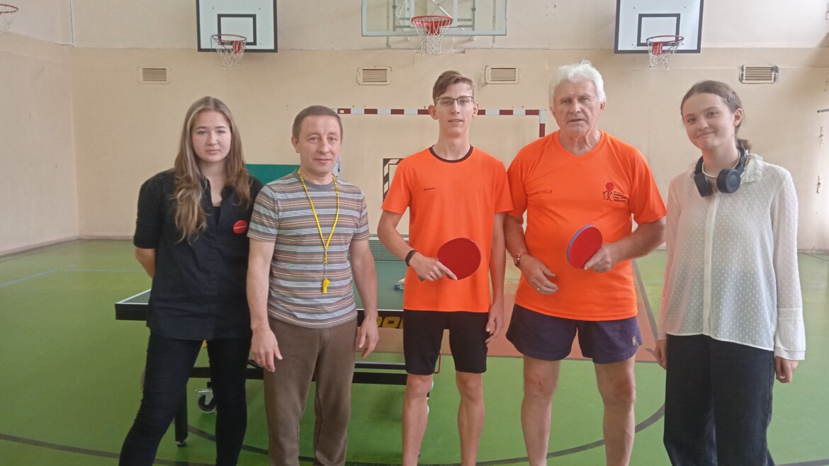 филиал "Спортивно-досуговый центр «Радуга» провёл мастер-класс в школе по настольному теннису